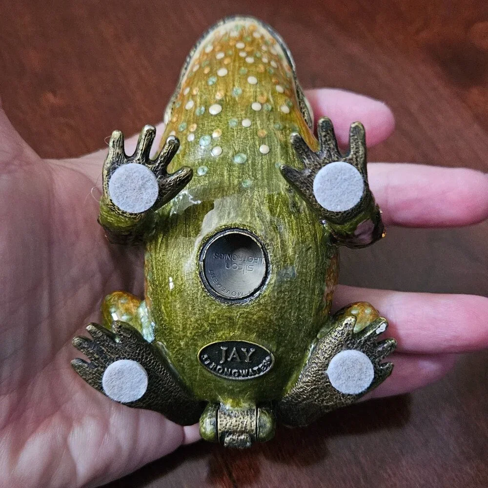 RARE JAY STRONGWATER DARJEELING FROG CRYSTAL ENAMEL DESK CLOCK OBJET FIGURINE